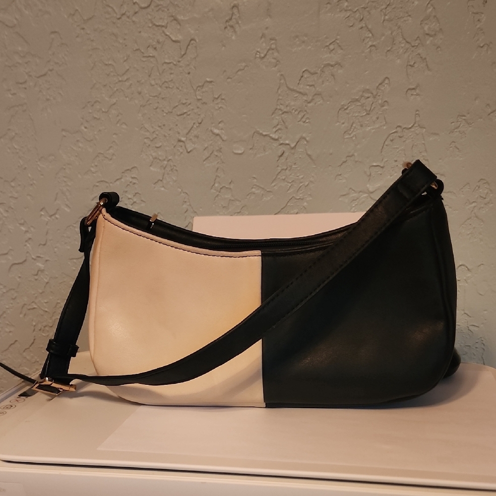 Princess Polly Black and Cream Shoulder Bag with Color-Block Design